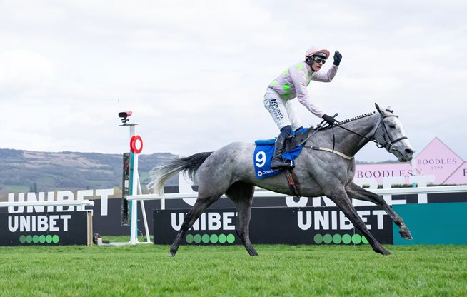 Lossiemouth and Kopek Des Bordes shine on day one