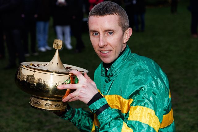 Mark Walsh caps stunning weekend with Irish Gold Cup triumph on Fact To File
