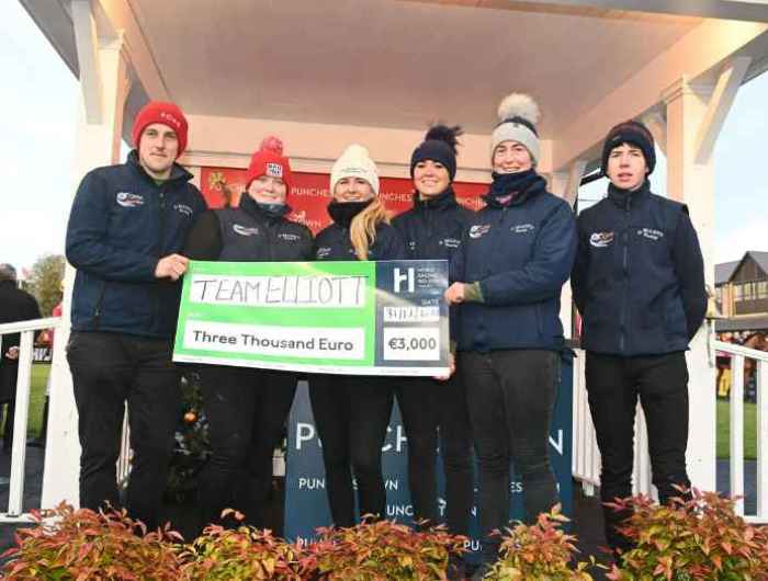 Staff from Elliotts yard received bto prize